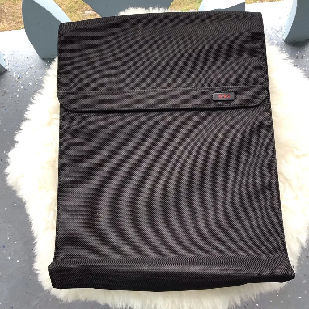 Tumi Lightweight Top Rear Handle Expandable Messenger Travel Case